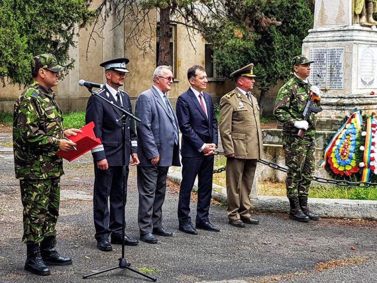 Ceremonia depunerii de coroane la Monumemtul Eroilor din cadrul fostei Unități Militare, ieri, 09 mai 2018.